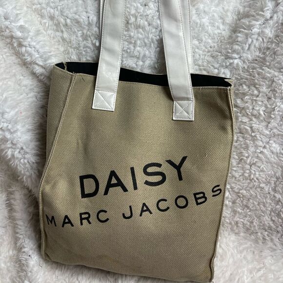 Marc Jacobs Daisy Parfums burlap gold tote bag with white faux leather straps . - Picture 4 of 13